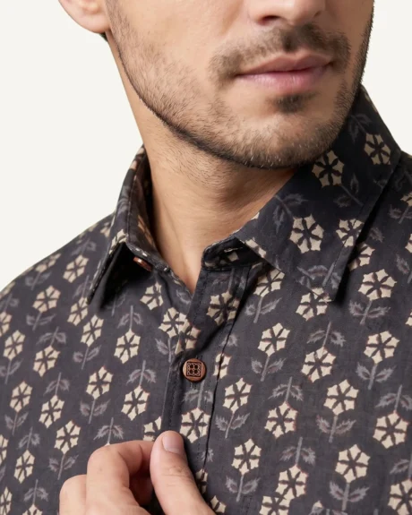 Men’s black floral printed cotton shirt with classic spread collar close-up